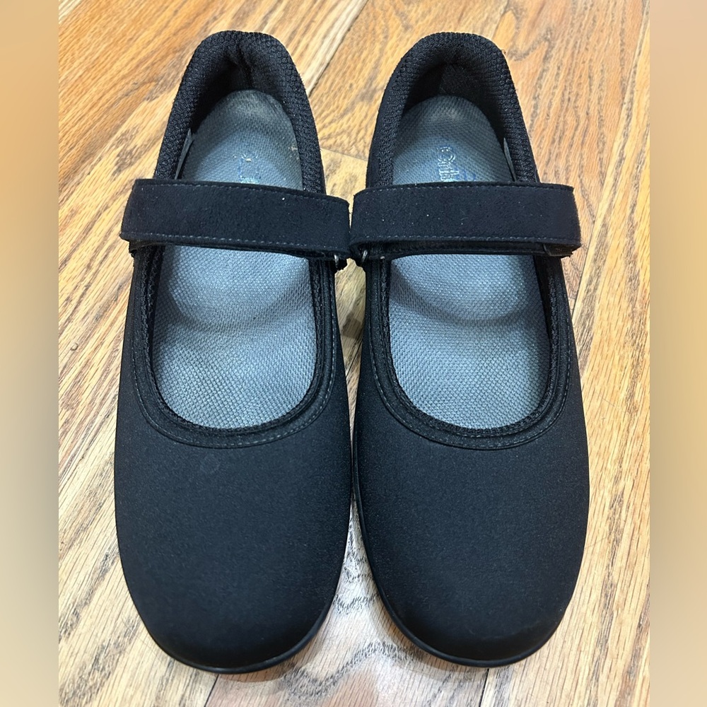 Ortho Feet women’s Mary Jane shoes size 10.5, Velcro closure.  Only worn twice